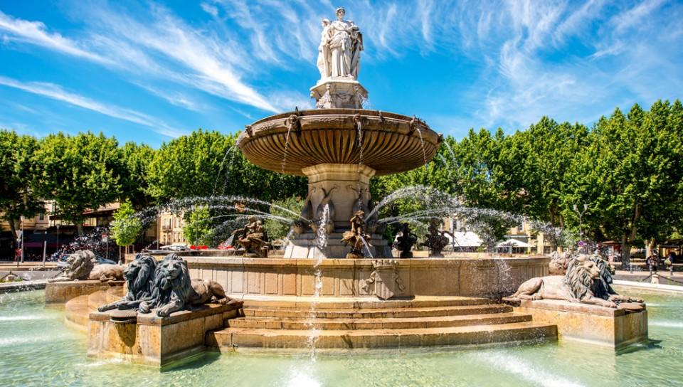 一个精致的法国喷泉